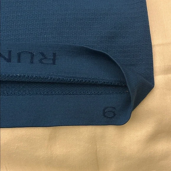 Lululemon Blue Short Sleeve top. Size 6 - Picture 2 of 4